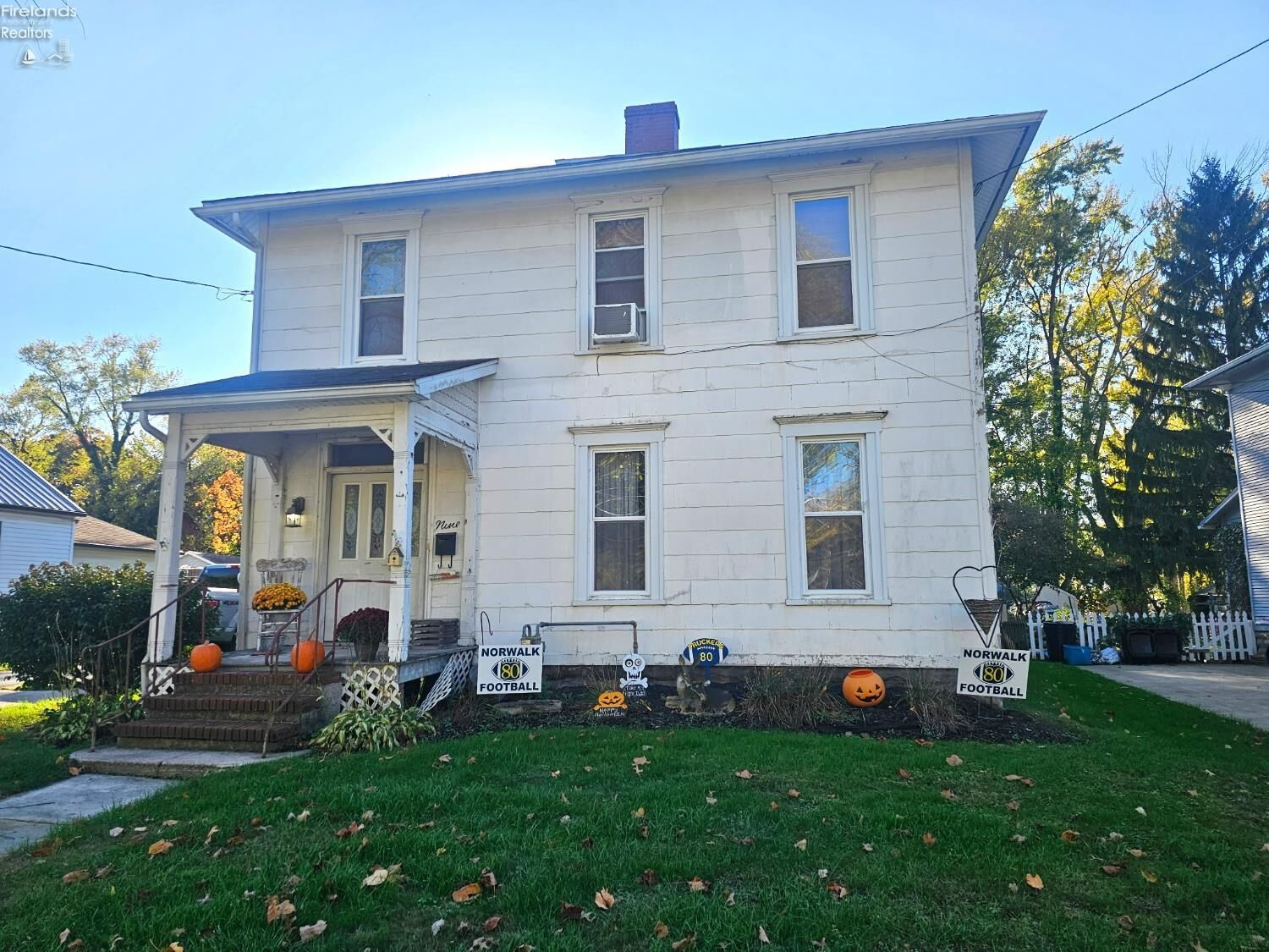 Property Photo:  9 N Pleasant Street  OH 44857 