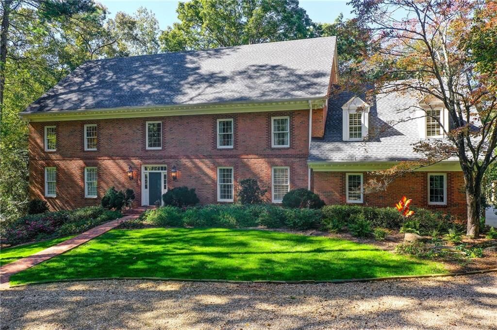 Property Photo:  1710 Winterthur Close NW  GA 30328