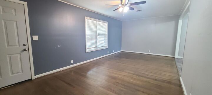 Property Photo:  1418 N Roberson Street  TX 77301