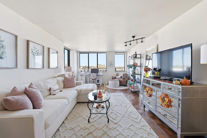 300 Newark St 7D  Hoboken NJ 07030 photo