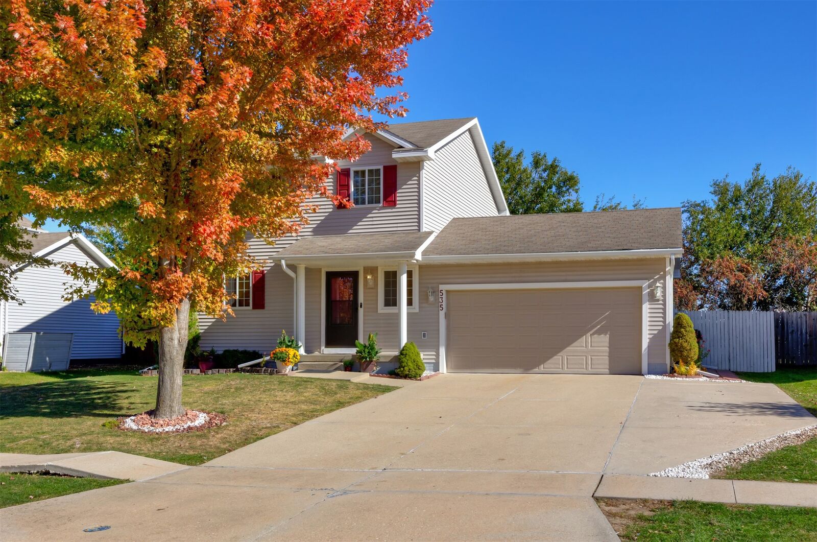 Property Photo:  535 SE Cardinal Lane  IA 50263
