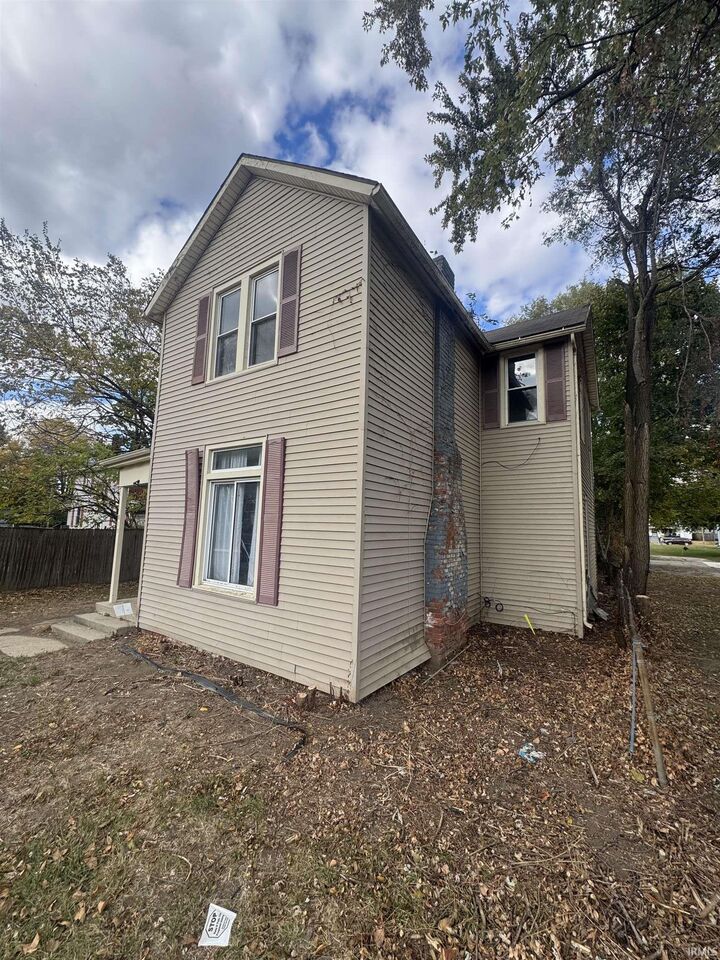 Property Photo:  815 Eckart Street  IN 46806