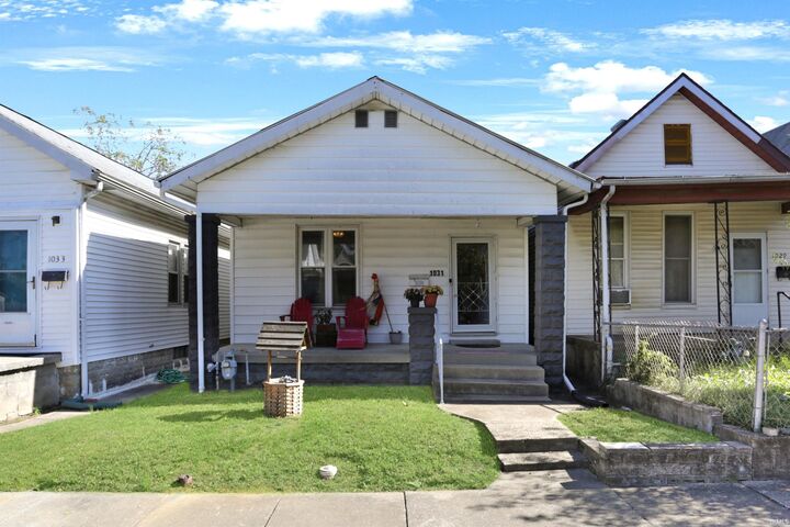 Property Photo:  1031 N Third Avenue  IN 47710