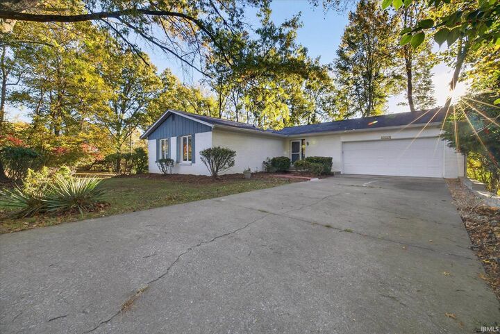 Property Photo:  1529 E Dunstan Drive  IN 47401