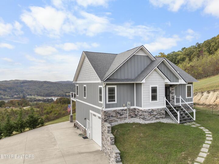Property Photo: 301 Mountain Way TN 37866