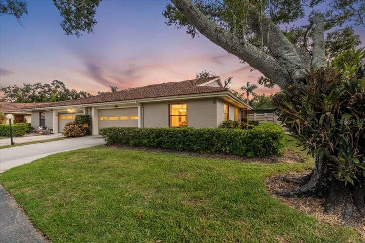 Property Photo:  4565 Lakecrest Place 18  FL 34233 