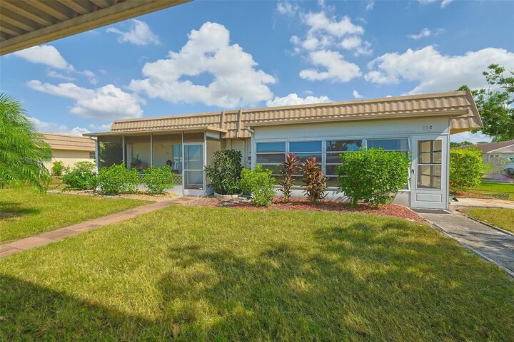 Property Photo: 202 Bedford Street 72 FL 33573