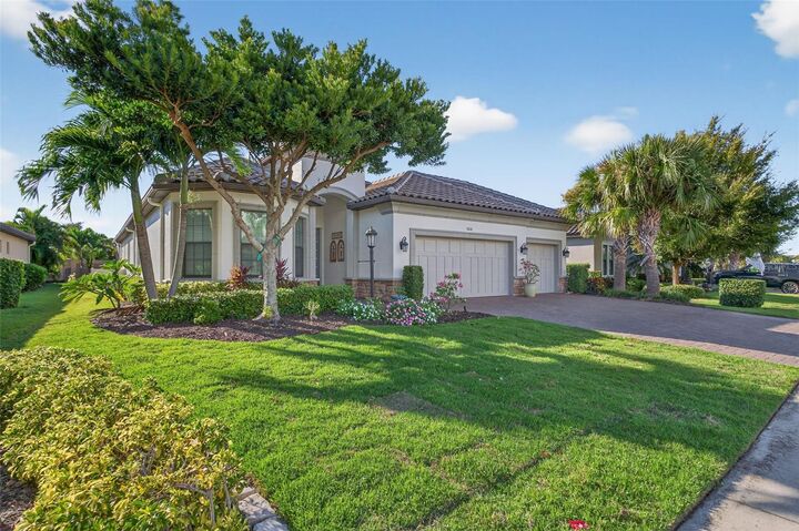 Property Photo: 5026 Tivoli Run FL 34211