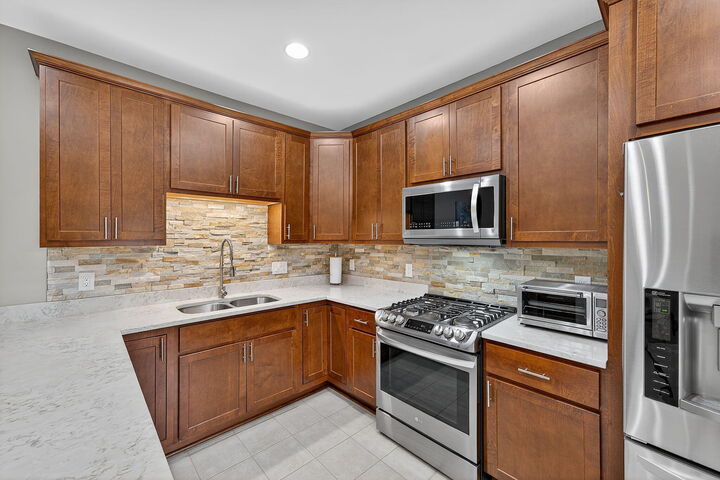 Property Photo:  1150 Park Dr 802  WI 53147