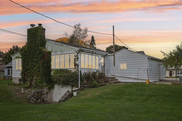 Property Photo:  1343 Hillside Dr  WI 53186