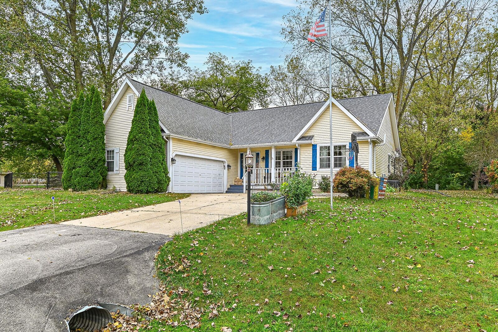 Property Photo:  5810 Finch Ln  WI 53402