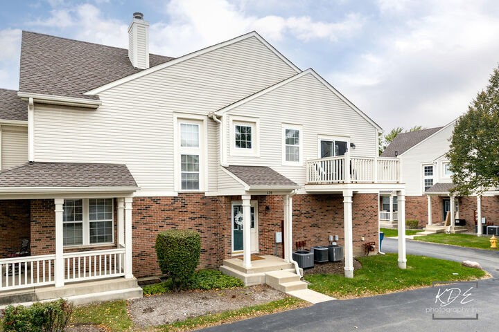 Property Photo:  620 W Natalie Lane  IL 60101
