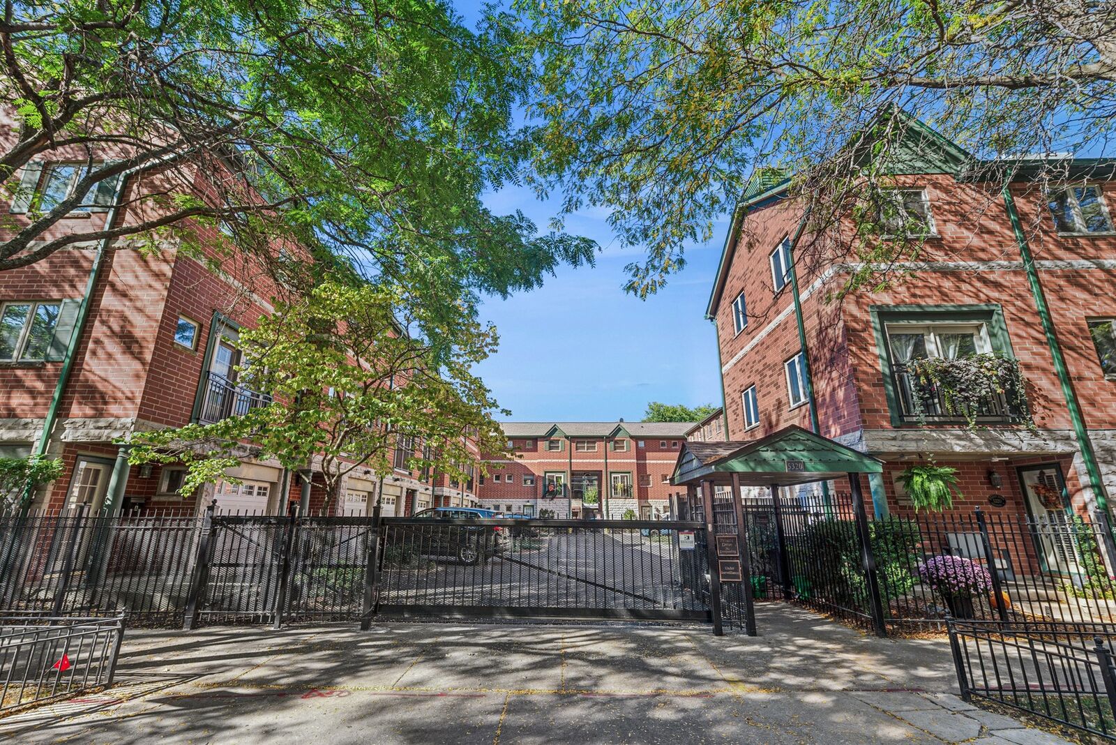 Property Photo:  5320 N Kenmore Avenue N  IL 60640 