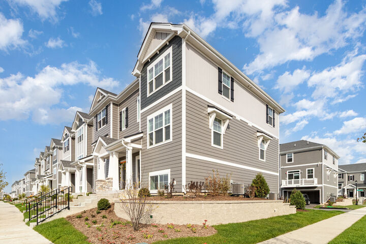 Property Photo: 2171 Yellowstone Boulevard 2171 IL 60060