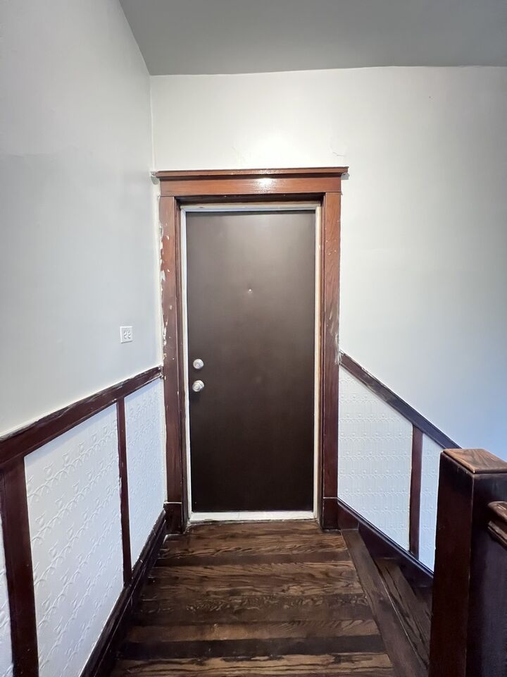 Property Photo:  821 N Waller Avenue 2ndfl  IL 60651