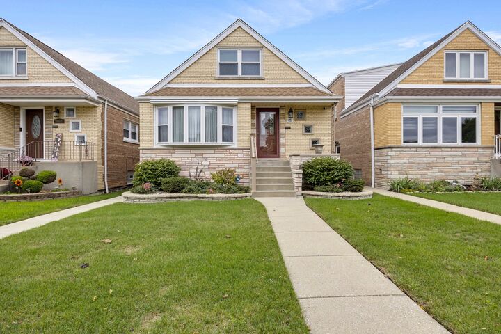 Property Photo: 6020 S Nashville Avenue IL 60638