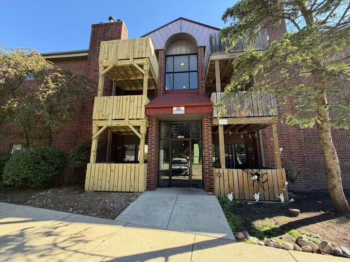 1360 Brook Street F  St. Charles IL 60174 photo