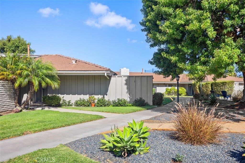 Property Photo:  27202 Calle Caballero  CA 92675
