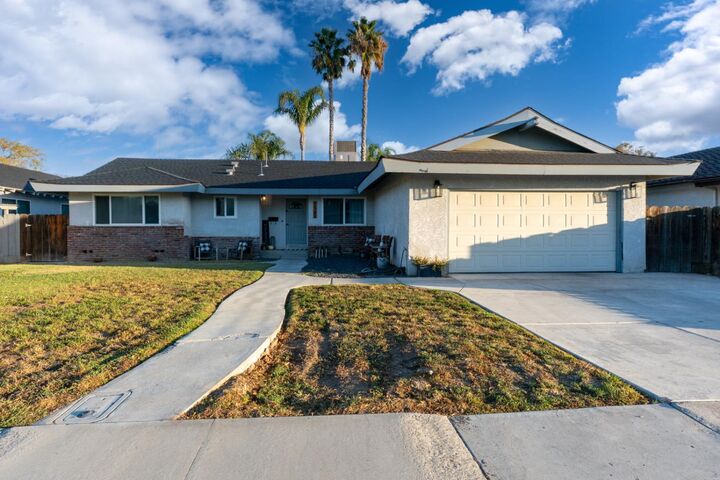 Property Photo:  1062 Madison Avenue  CA 93635 