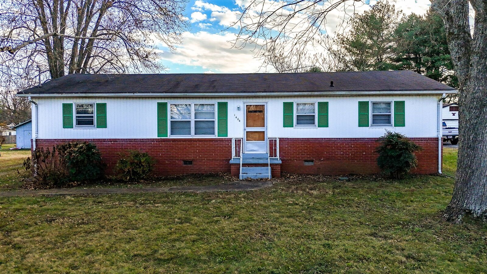 Property Photo:  1404 Cypress St  TN 37160 