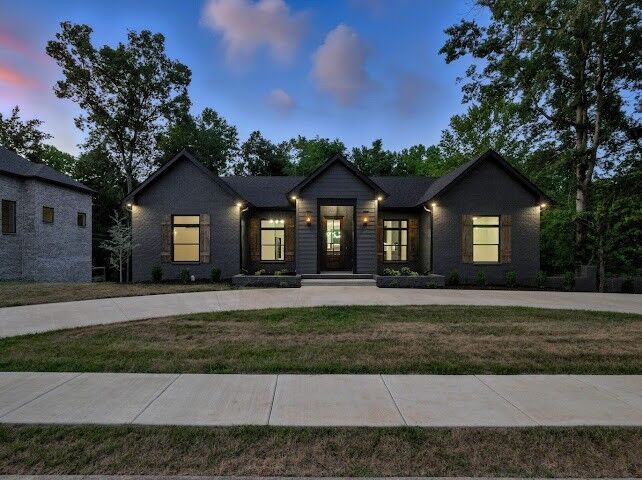 Property Photo:  2549 Everwood Ct  TN 37043