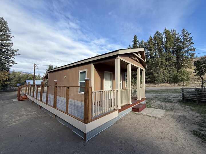 Property Photo:  160 St. Peter'S Creek Rd  WA 99150 