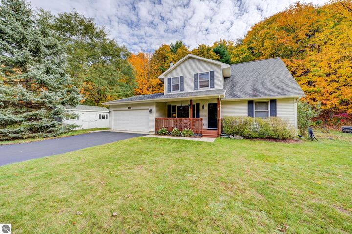 Property Photo:  9144 E Hoxie Road  MI 49621 