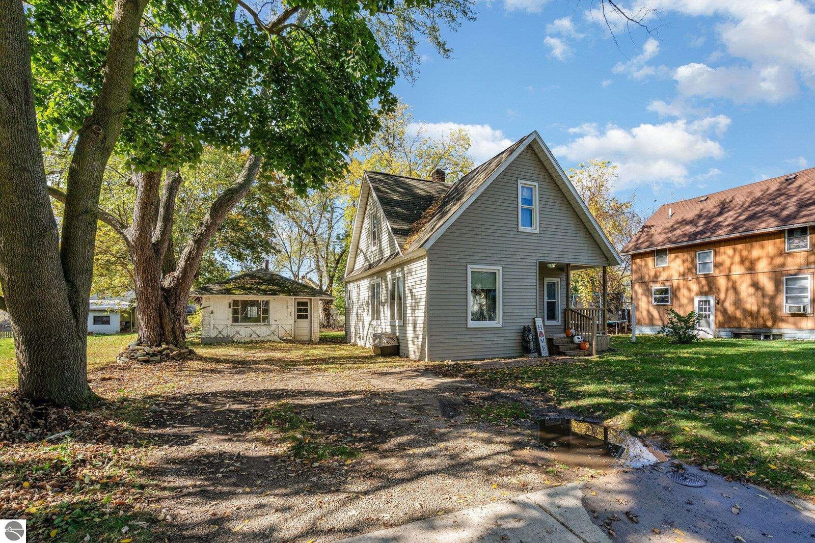 Property Photo:  535 Hayes Avenue  MI 48801 