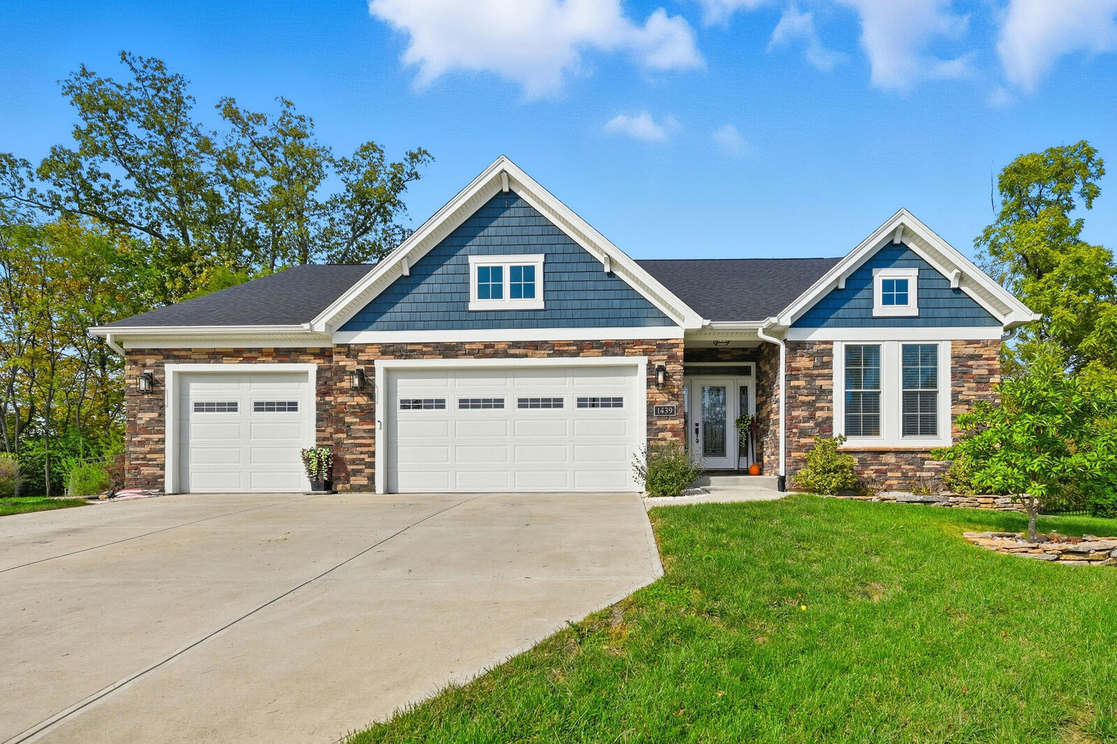 Property Photo:  1439 Shirepeak Way  KY 41051