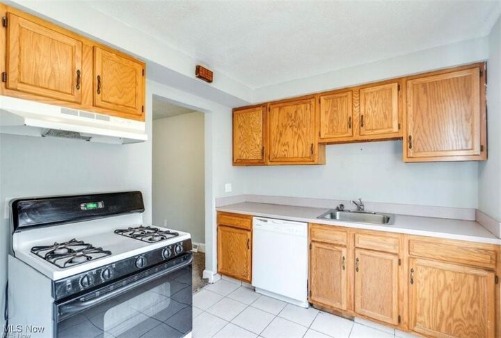 Property Photo:  23856 Banbury Circle 5  OH 44128 