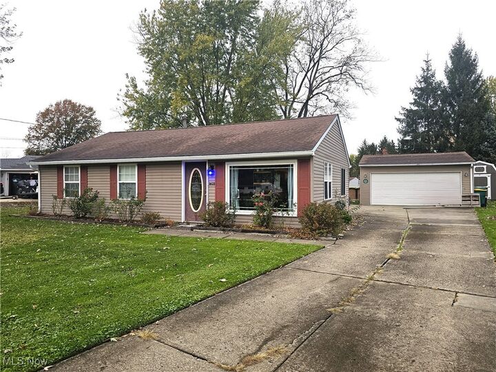 Property Photo:  1621 Ridgewood Court  OH 44087