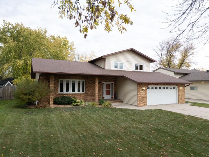 Property Photo: 851 12th Avenue E ND 58078