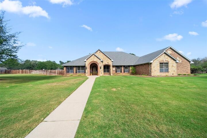 Property Photo:  3810 Raintree. Drive  TX 75022
