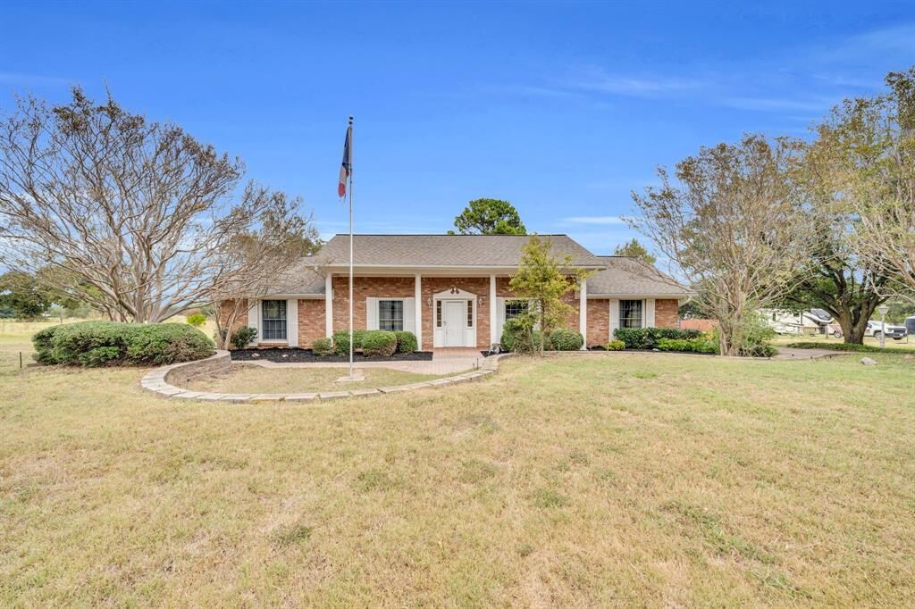 Property Photo:  5708 County Road 605  TX 76028