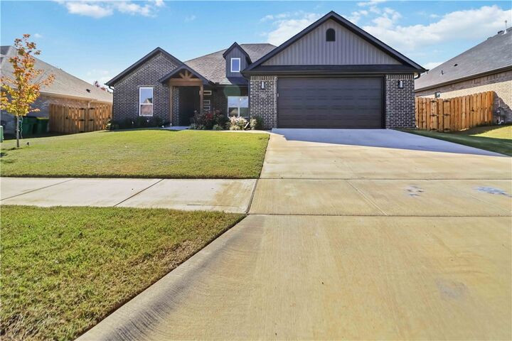 Property Photo:  1431 Sessile Oak Way  AR 72713