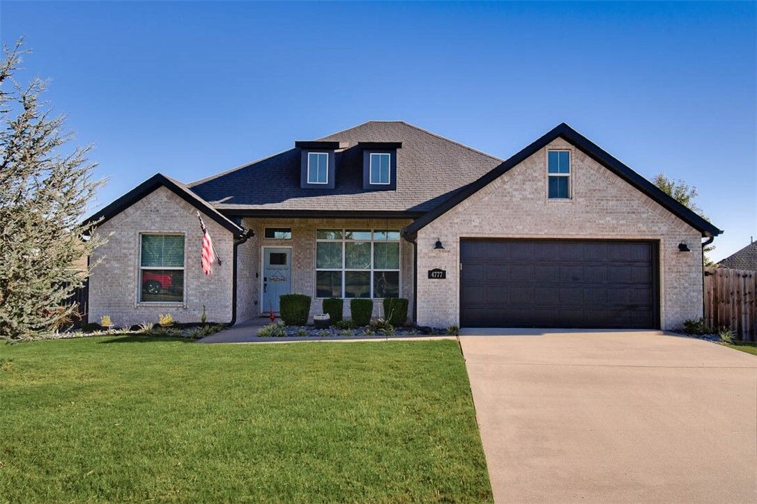 Property Photo: 4777 W Indigo Drive AR 72704