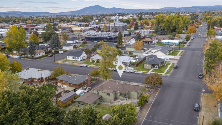 Property Photo:  496 SE 2nd Street  OR 97754 