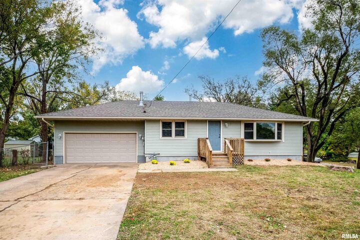 Property Photo:  503 Velma Street  IL 61571