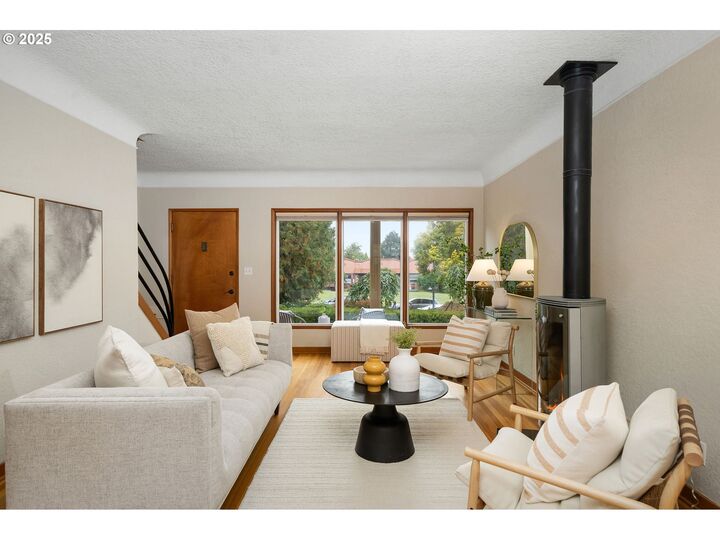 Property Photo:  2025 SE Caruthers St 14  OR 97214