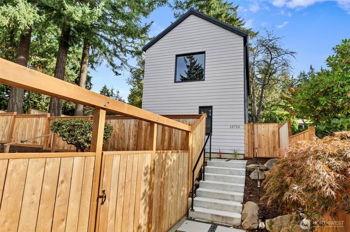 Property Photo: 13724 22nd Avenue NE WA 98125
