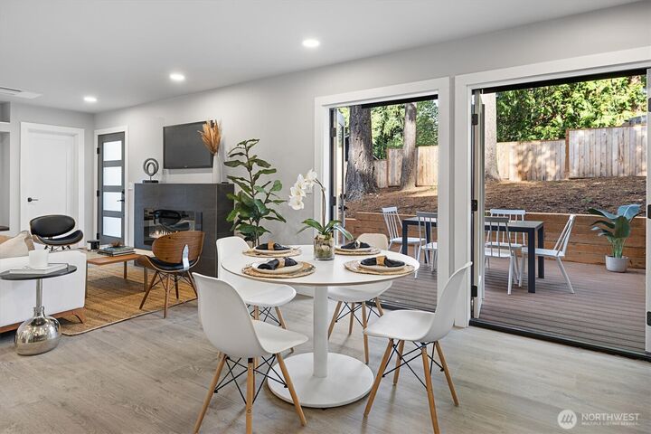 Property Photo: 13724 22nd Avenue NE WA 98125