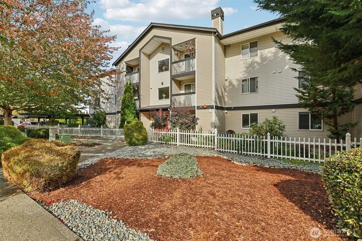 Property Photo:  16409  Currie Road SE 102  WA 98272 