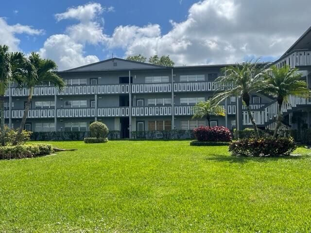 Property Photo: 152 Suffolk D FL 33434