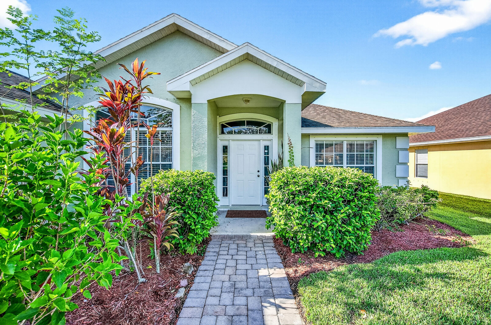 Property Photo:  520 N Valencia Circle SW  FL 32968