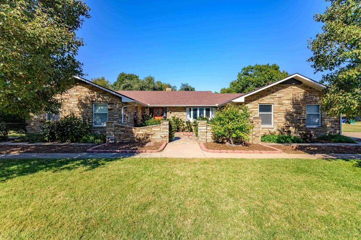 8020 W Hendryx Ave  Wichita KS 67209 photo