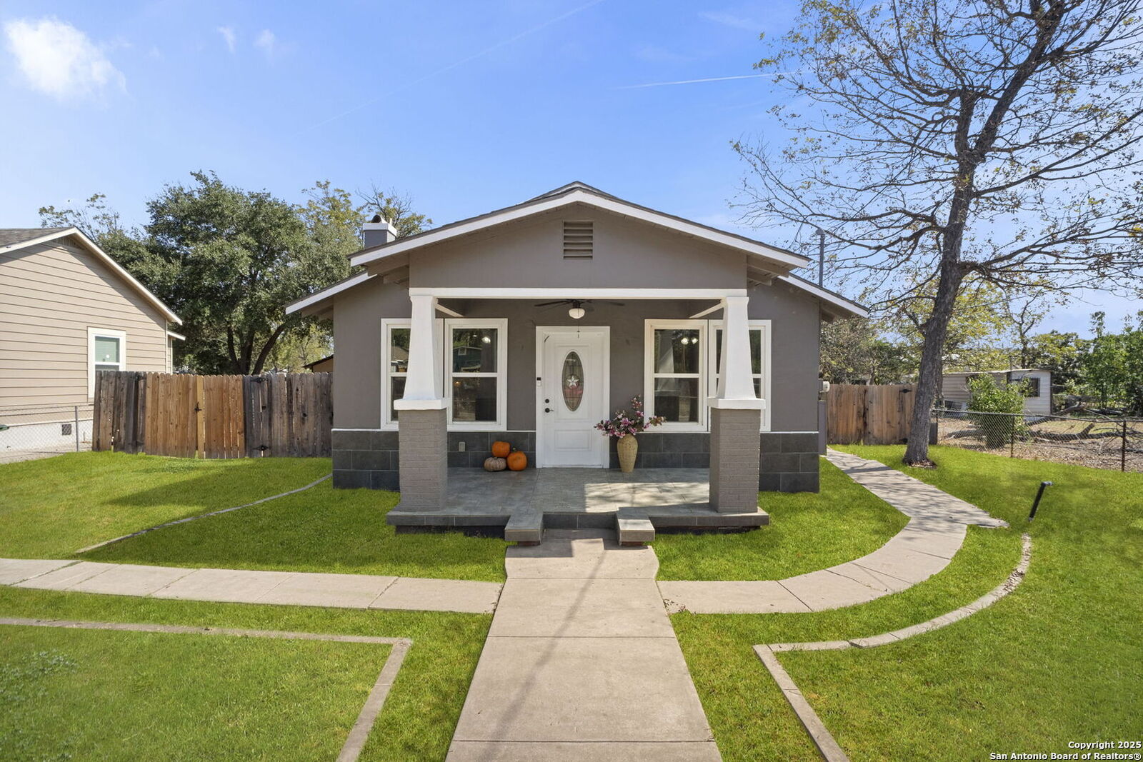 Property Photo: 1530 SW 19th Street TX 78207