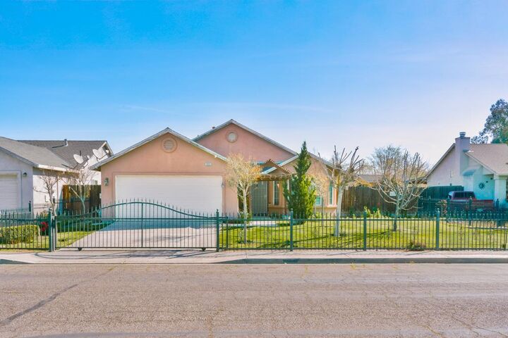 Property Photo:  1951 McDonald Avenue  CA 93620
