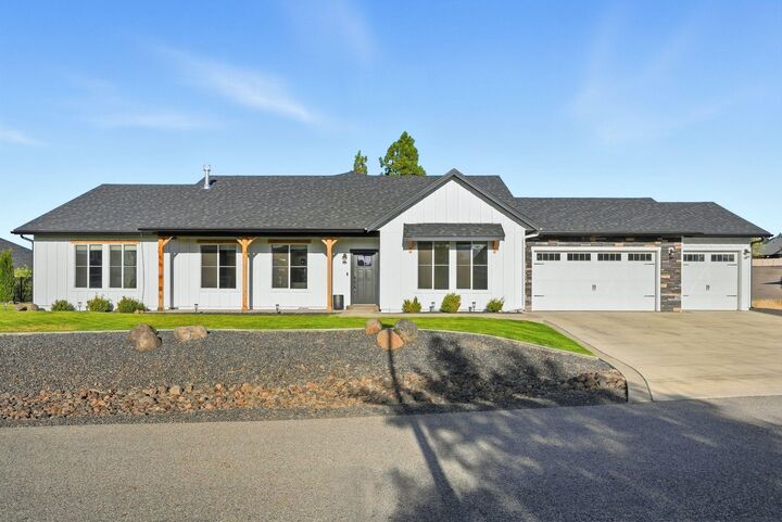Property Photo:  2539 S Man O War Ln  WA 99037