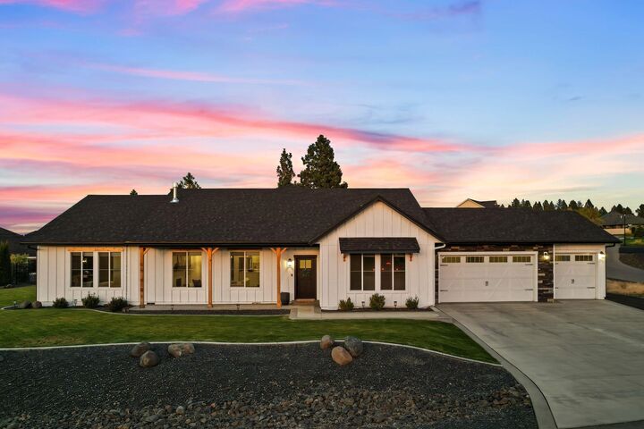 Property Photo: 2539 S Man O War Ln WA 99037