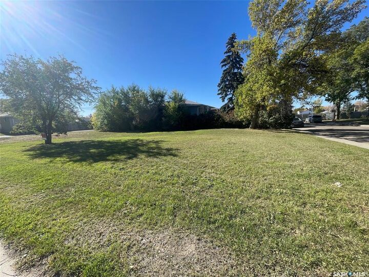 Property Photo:  4307 8th Avenue  SK S4T 0V1 